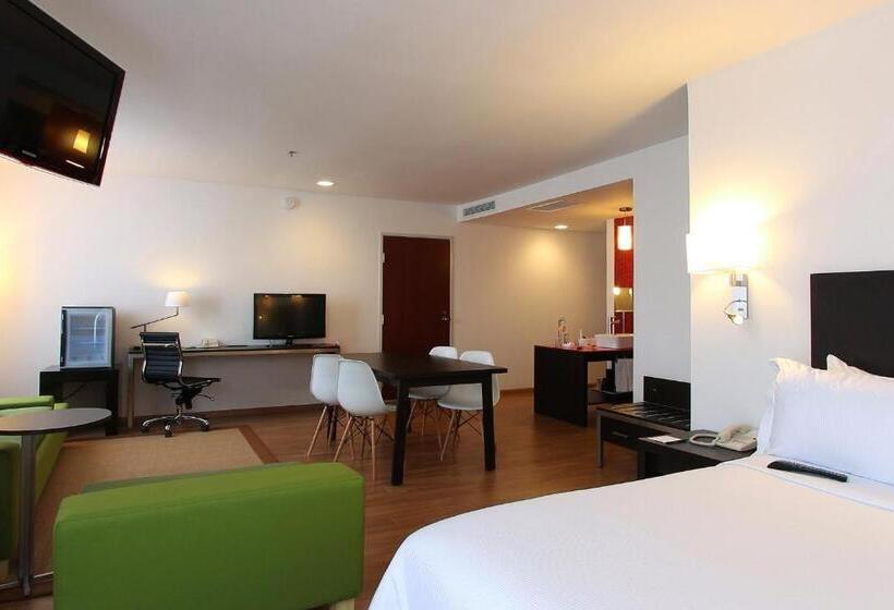 Полулюкс, Fiesta Inn Express Naucalpan