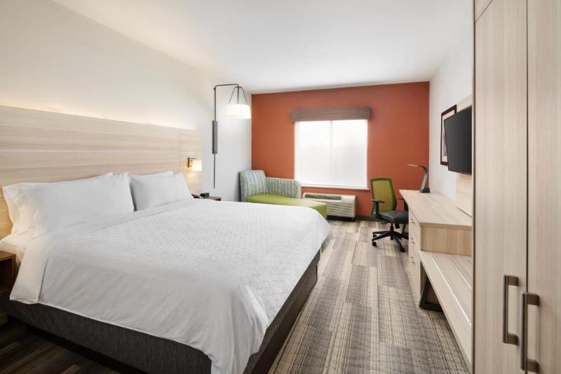 Номер Стандарт Кровать Кинг Адаптированный для Инвалидов, Holiday Inn Express Hotel & Suites Salem, An Ihg