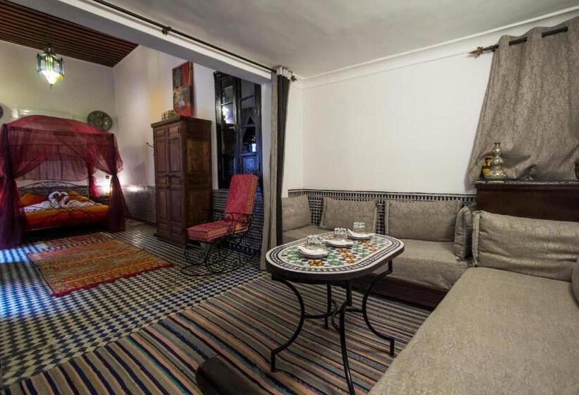 اتاق استاندارد سه نفره, Riad Hala