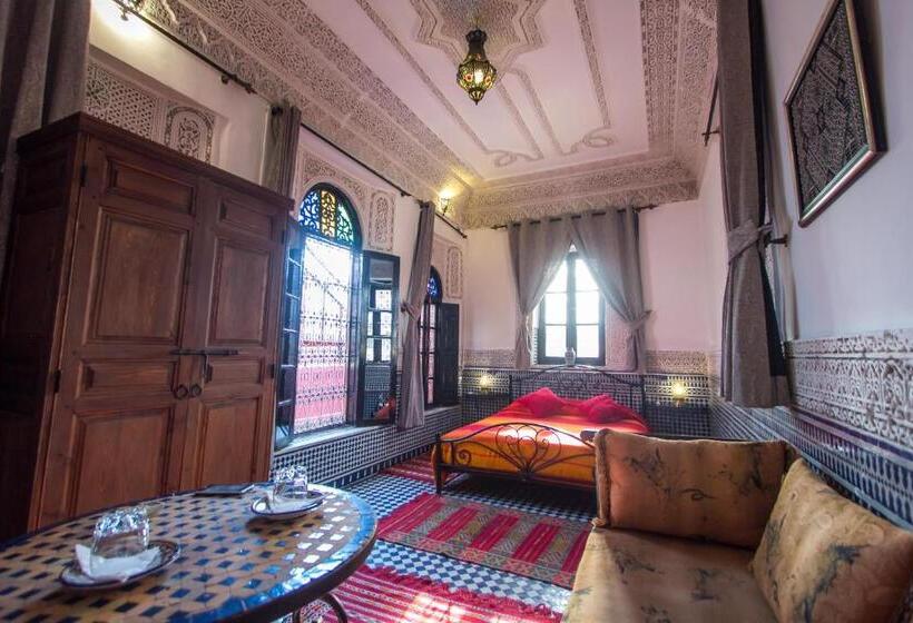 سوییت, Riad Hala