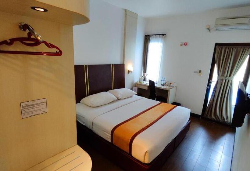 Номер Deluxe Кровать Кинг, Odaita Hotel Pamekasan Madura