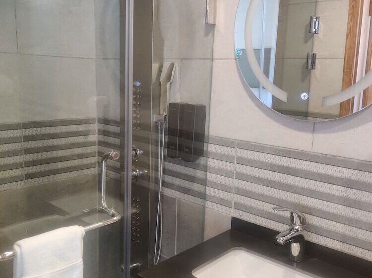 استودیوی استاندارد, Bliss 3000 Furnished Studios