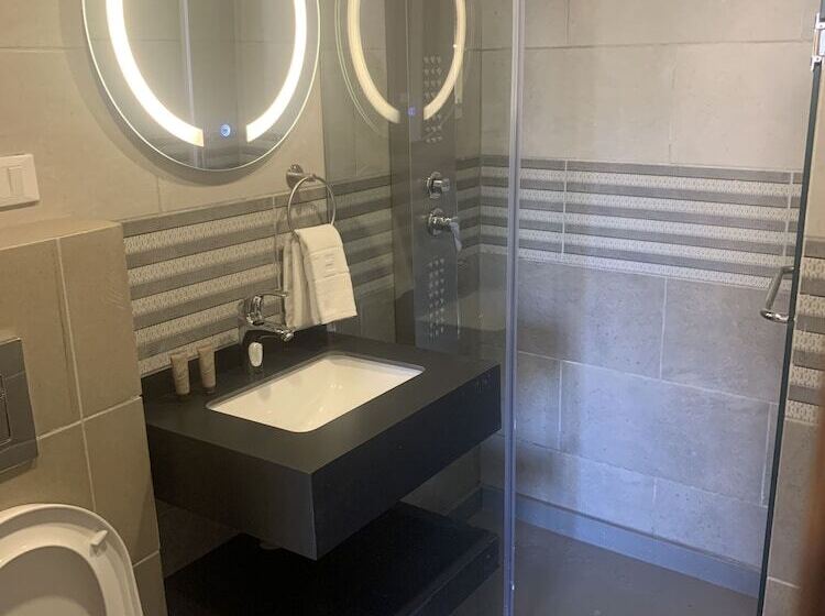 استودیوی لوکس, Bliss 3000 Furnished Studios