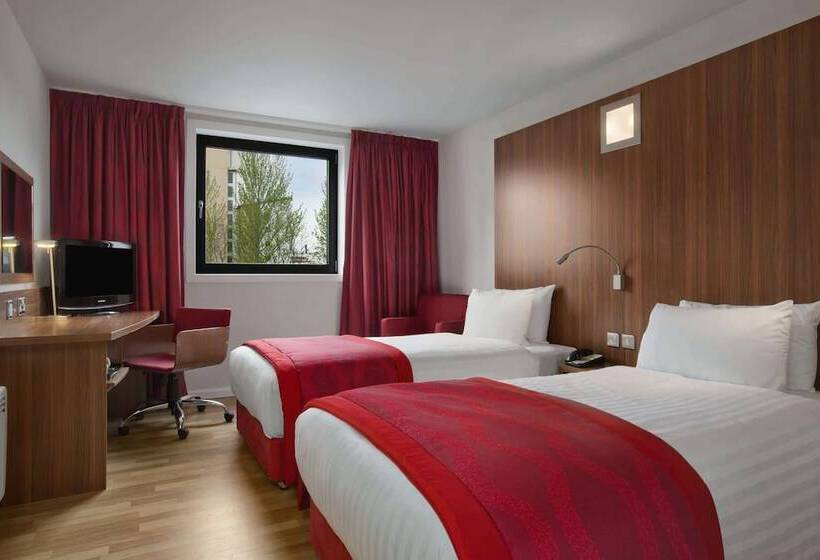 Номер Стандарт Трехместный, Ramada Encore Newcastle Gateshead