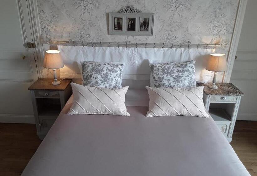 Номер Стандарт с Балконом, Le Manoir De Crisolles