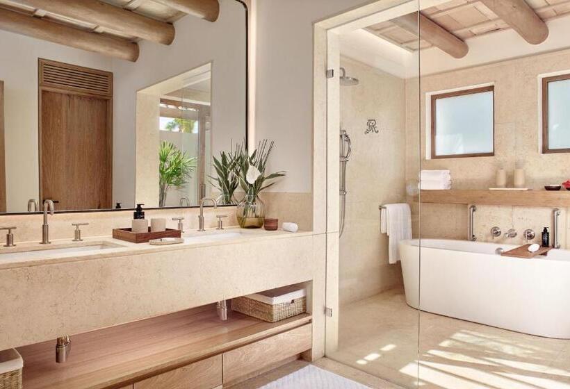 キングサイズベッドのスイートルーム, The St. Regis Punta Mita Resort
