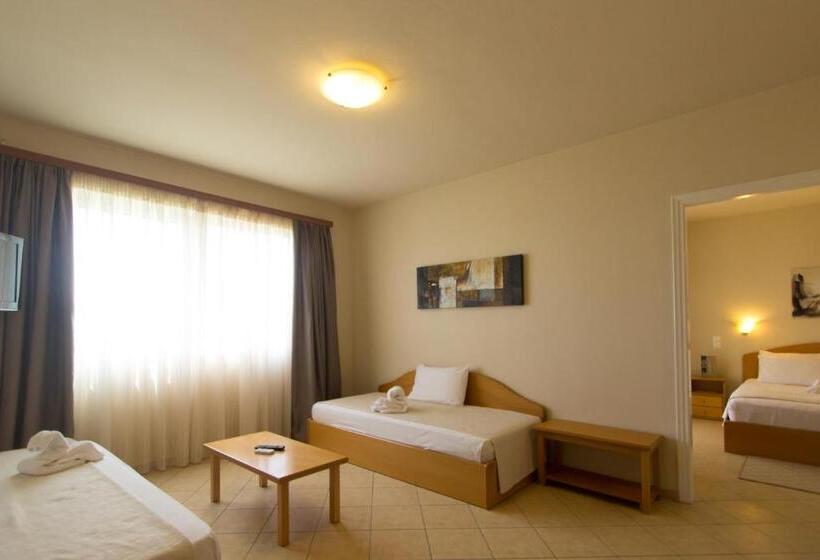Семейные Апартаменты, Colonides Beach