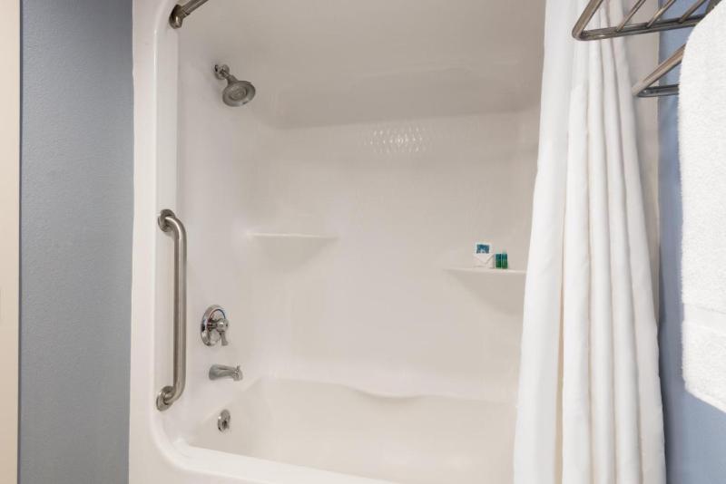 Номер Стандарт Кровать Кинг Адаптированный для Инвалидов, Holiday Inn Express Cambridge, An Ihg
