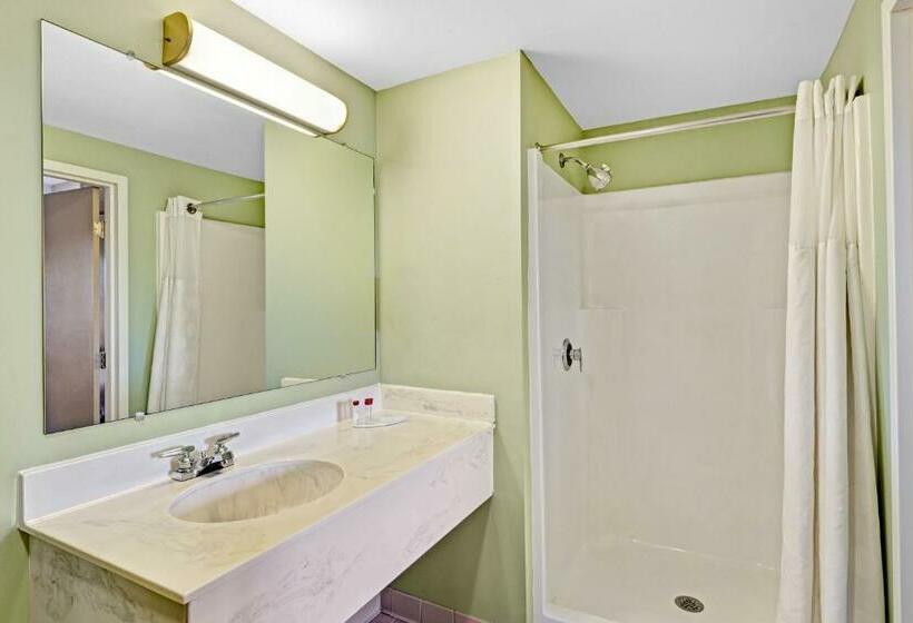 Люкс Deluxe Кровать Кинг, Ramada By Wyndham Saco/old Orchard Beach Area