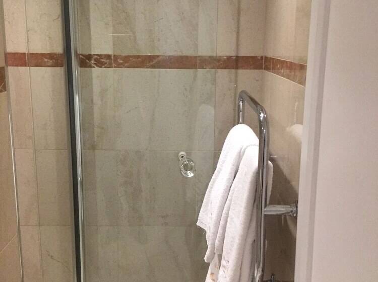 Номер Стандарт, The New London Carlton Hotel & Service Apartments