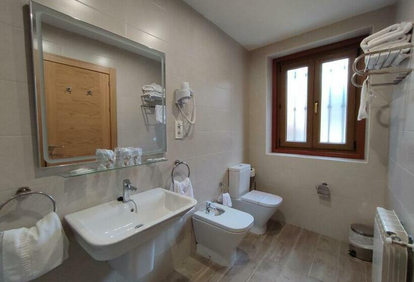 Номер Стандарт Трехместный, Hostal Aribel Longinos