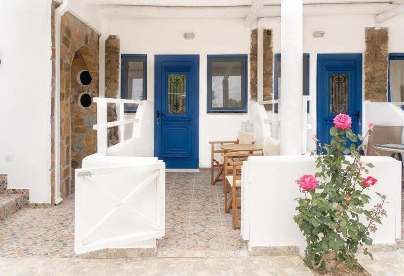 庭の見えるスタンダードトリプルルーム, Alexandros By The Beach   Serifos
