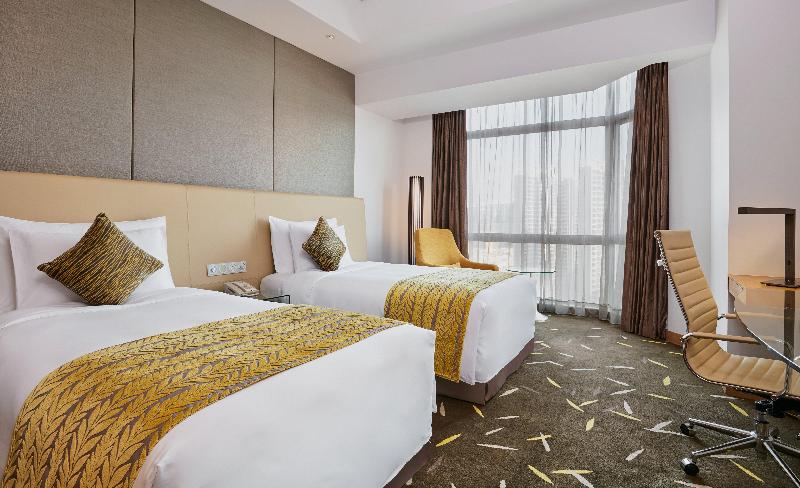 Номер Стандарт Вид на Бассейн, Crowne Plaza Zhongshan Wing On City, An Ihg