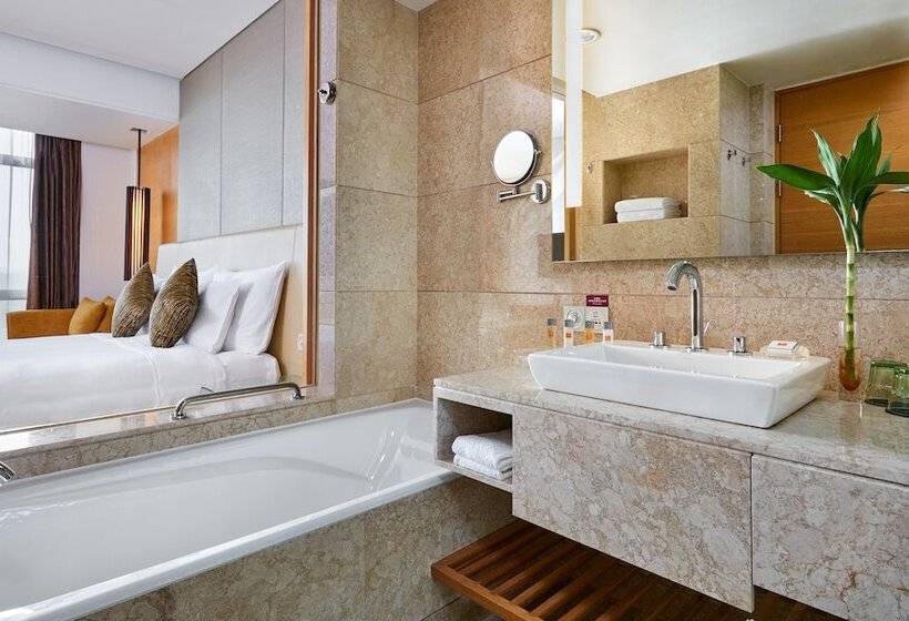 Номер Стандарт Вид на Бассейн, Crowne Plaza Zhongshan Wing On City, An Ihg