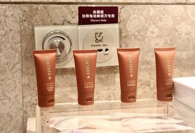 Номер Стандарт Вид на Бассейн, Crowne Plaza Zhongshan Wing On City, An Ihg