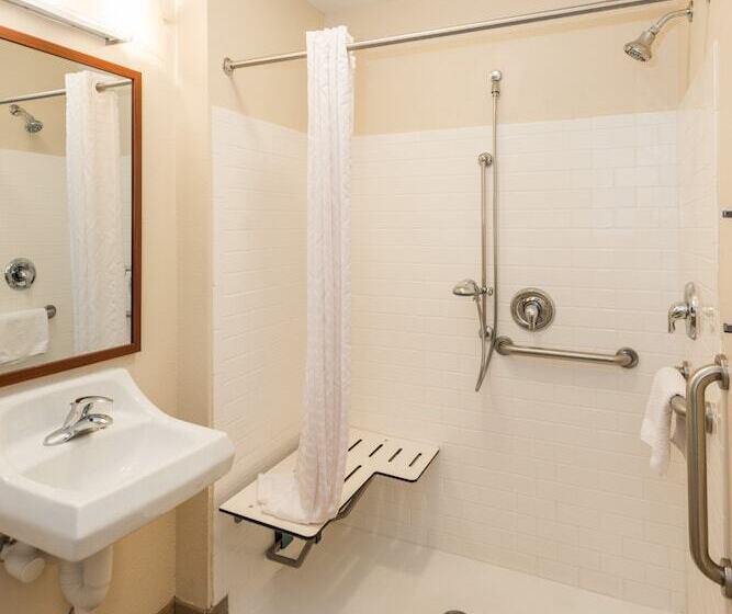 Люкс Адаптированный для Инвалидов, Candlewood Suites Mobile Downtown, An Ihg