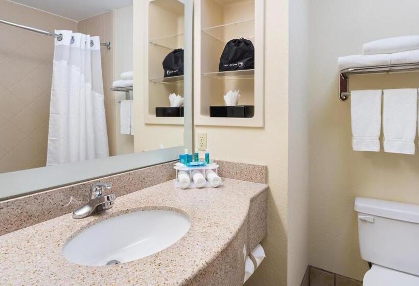 מיטת קינג בסוויטה, Holiday Inn Express & Suites Midland Loop 250, An Ihg