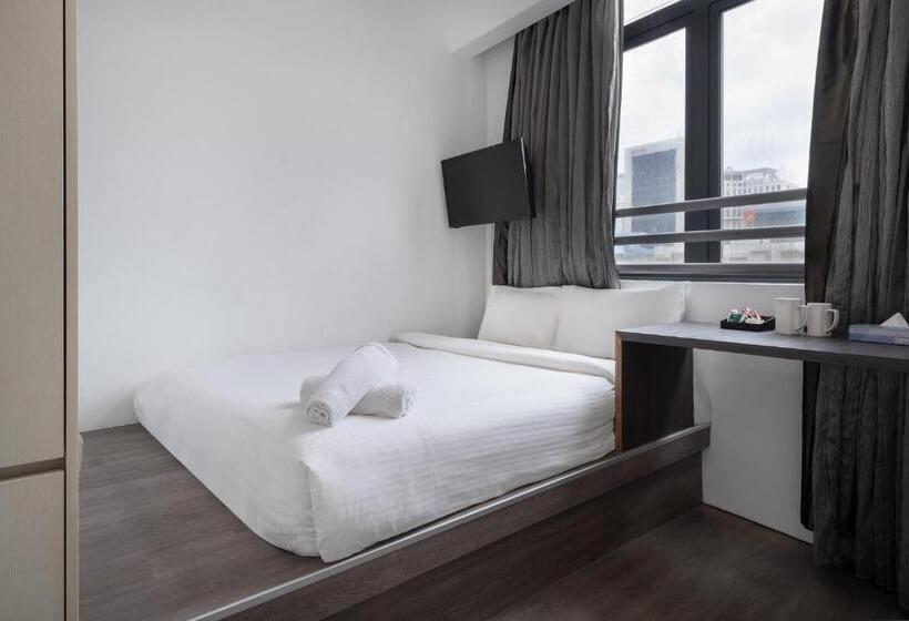 اتاق استاندارد چهار تخته, A Hotel Dickson
