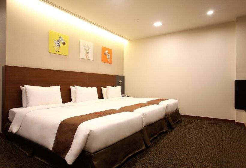 Номер Стандарт Трехместный, Skypark Myeongdong 2