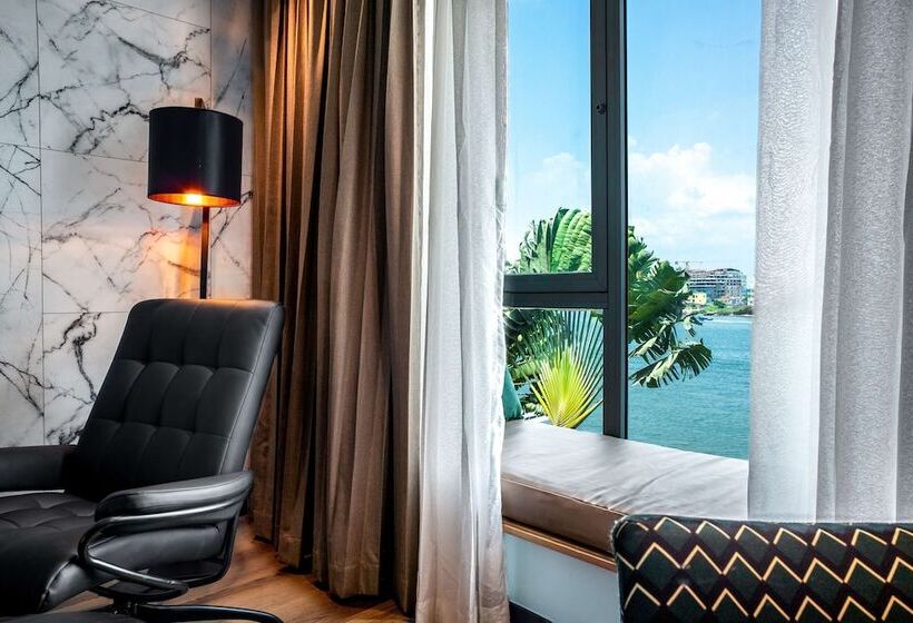 اتاق پریمیوم با چشم‌انداز دریاچه, Radisson Blu Anchorage
