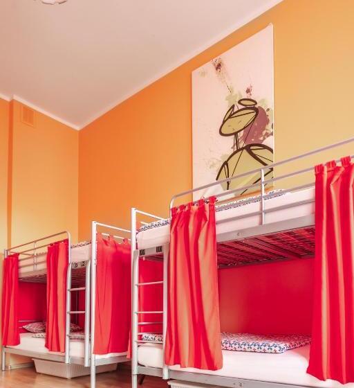 تختخواب در اتاق مشترک, Babel Hostel, Dworzec Pkp, Rynek