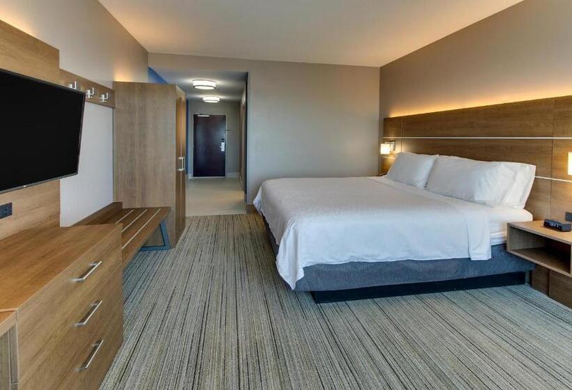 חדר סטנדרט עם מיטת קינג, Holiday Inn Express Hotel & Suites Columbus Fort Benning, An Ihg