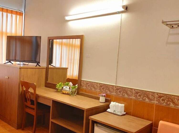 Номер Superior, Suriwong Chumphon