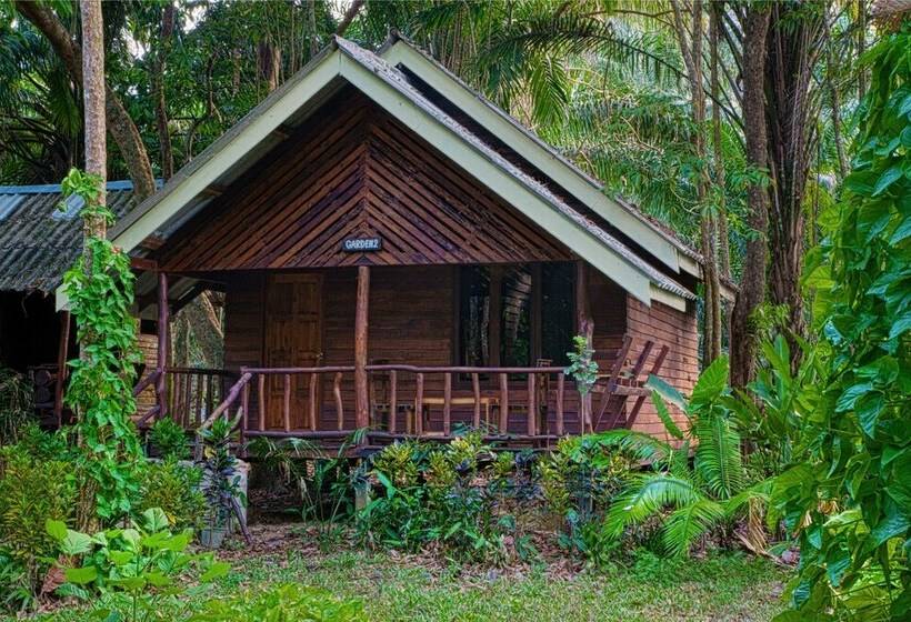 스탠다드 방갈로 정원 전망, Khao Sok Riverside Cottages