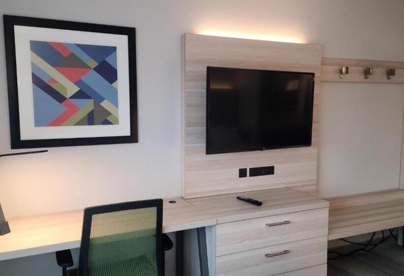 Люкс Кровать Кинг, Holiday Inn Express Lordstown Newton Falls/warren, An Ihg