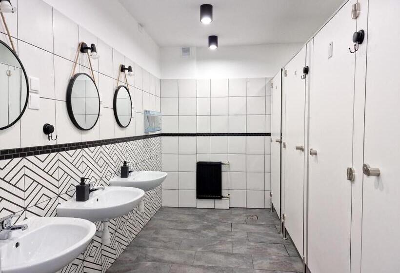 Кровать в Общей Комнате, Hostel Helvetia   Privates In City Center And Old Town