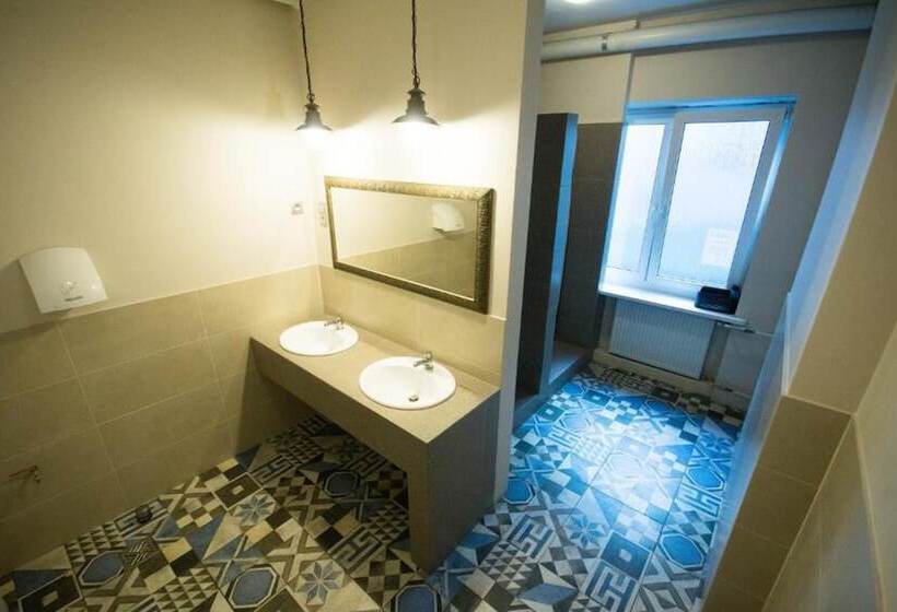Номер Стандарт Совместная Ванная, Hostel Helvetia   Privates In City Center And Old Town