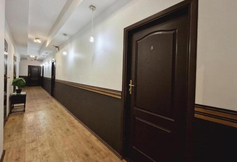 Кровать в Общей Комнате, Hostel Helvetia   Privates In City Center And Old Town