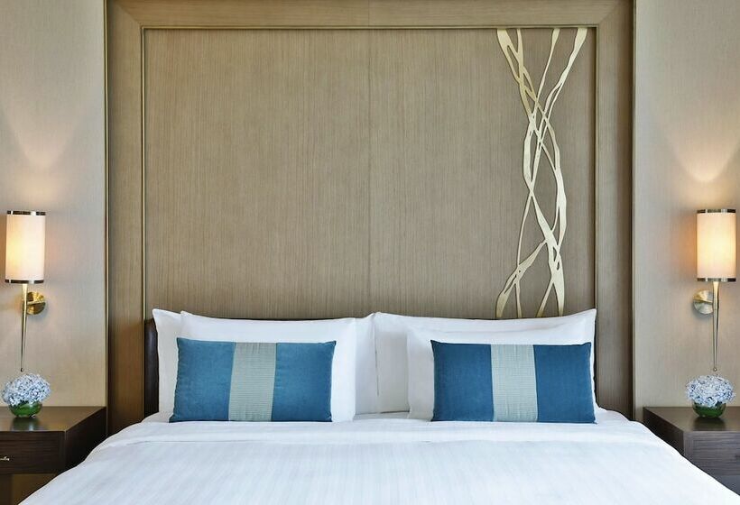 Номер Deluxe с Балконом, Anantara Eastern Mangroves Abu Dhabi