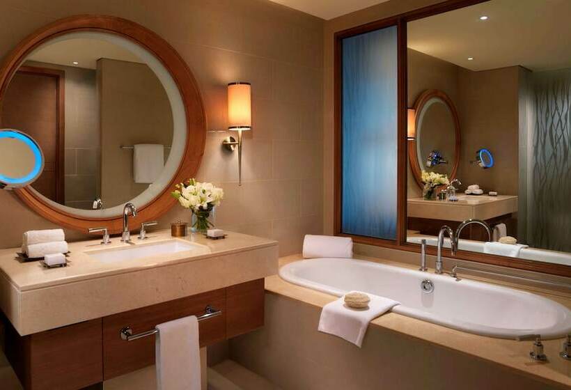 Номер Deluxe с Балконом, Anantara Eastern Mangroves Abu Dhabi