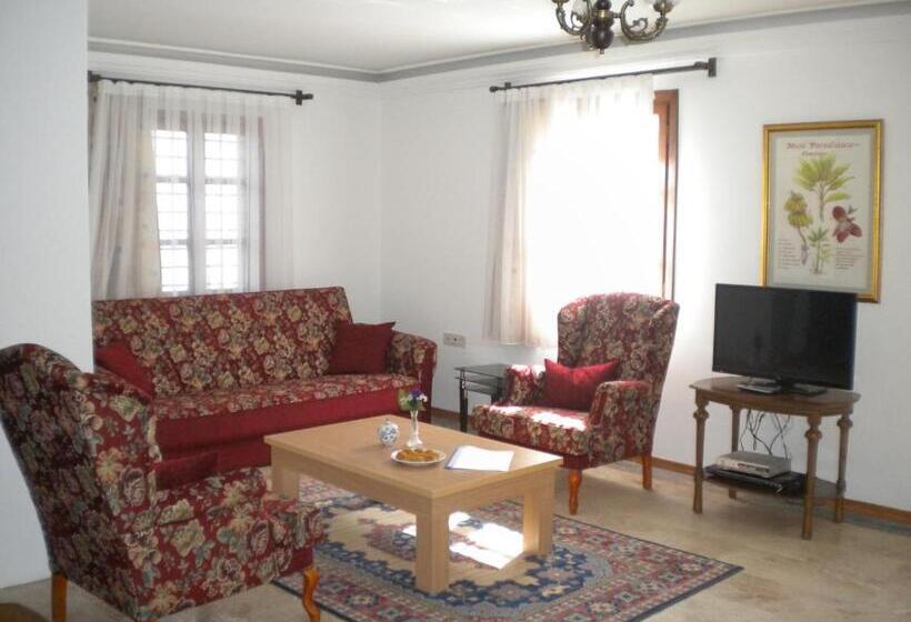 2 Bedroom House, Sabah Pansiyon