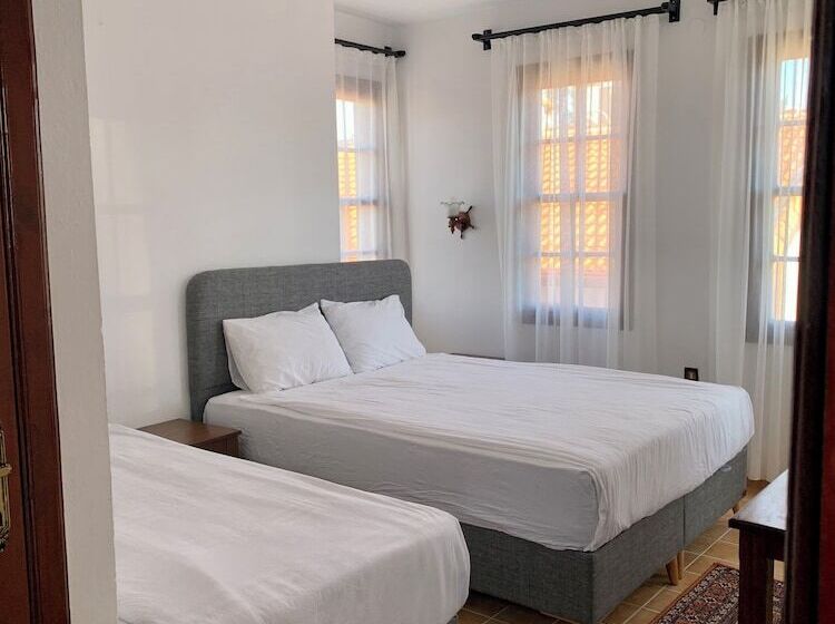 Standard Triple Room, Sabah Pansiyon