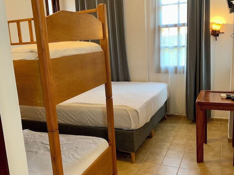 Standard Quadruple Room, Sabah Pansiyon