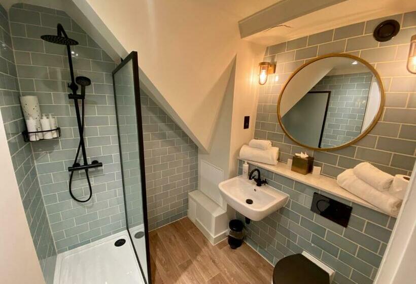 Классический Номер, Greyhound Hotel