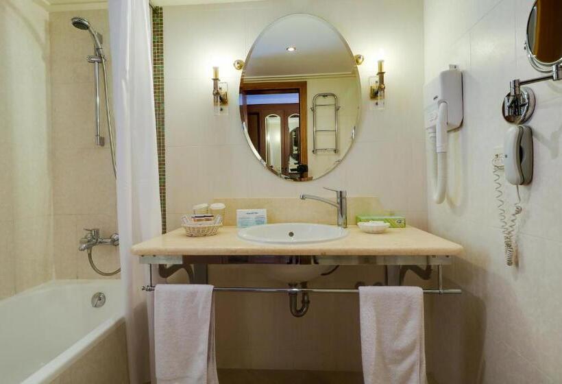 اتاق استاندارد با چشم‌انداز استخر, Aegean Melathron Thalasso Spa