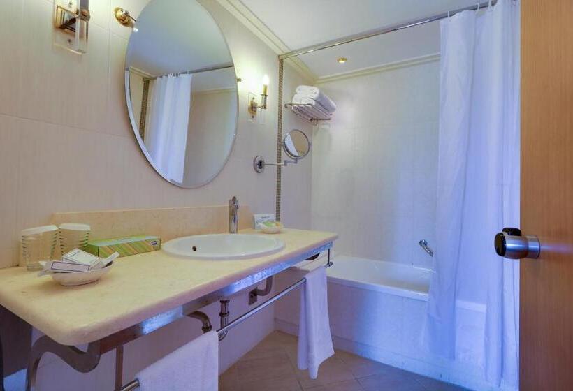 سوییت جونیور با چشم‌انداز استخر, Aegean Melathron Thalasso Spa