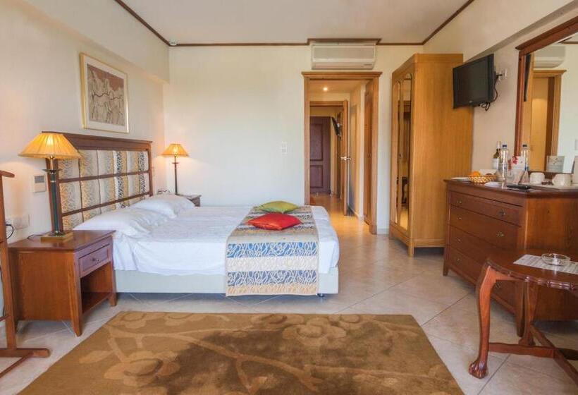 سوییت جونیور با چشم‌انداز استخر, Aegean Melathron Thalasso Spa