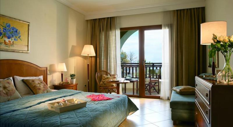 سوییت جونیور با چشم‌انداز استخر, Aegean Melathron Thalasso Spa