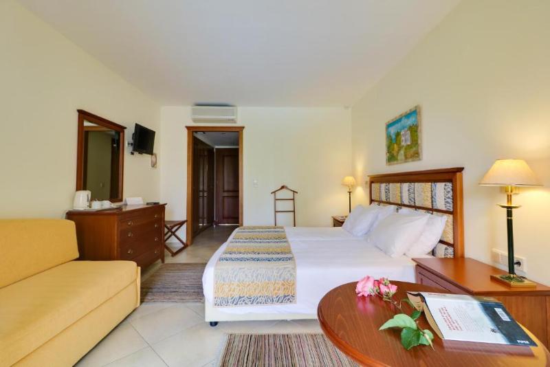 اتاق استاندارد با چشم‌انداز استخر, Aegean Melathron Thalasso Spa