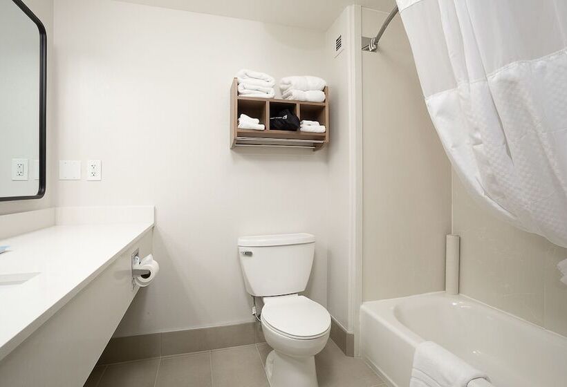 Suite, Hawthorn Suites By Wyndham Oakland/alameda
