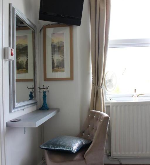 اتاق کلاسیک سه تخته, Invergarry Room Only Guest House For Adults