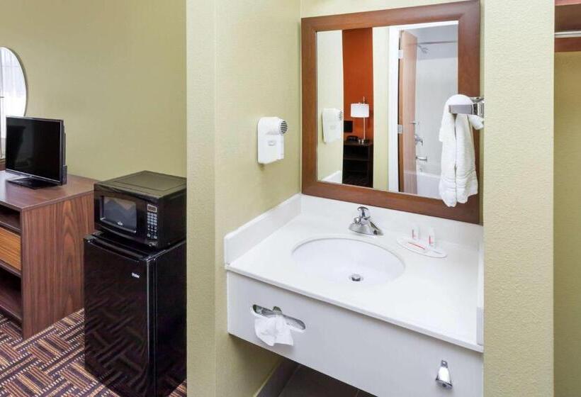 Номер Deluxe Кровать Кинг, Super 8 By Wyndham Rochester