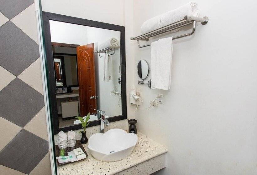 استودیو استاندارد با بالکن, Apsara Centrepole