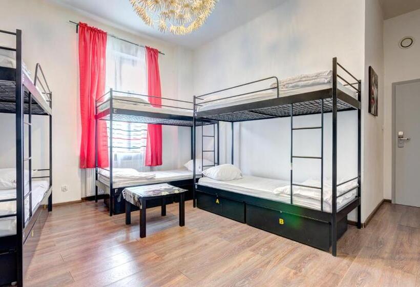 Кровать в Общей Комнате, 3 City Hostel