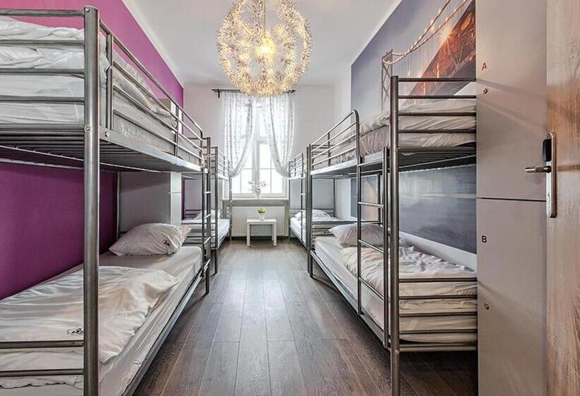 Кровать в Общей Комнате, 3 City Hostel