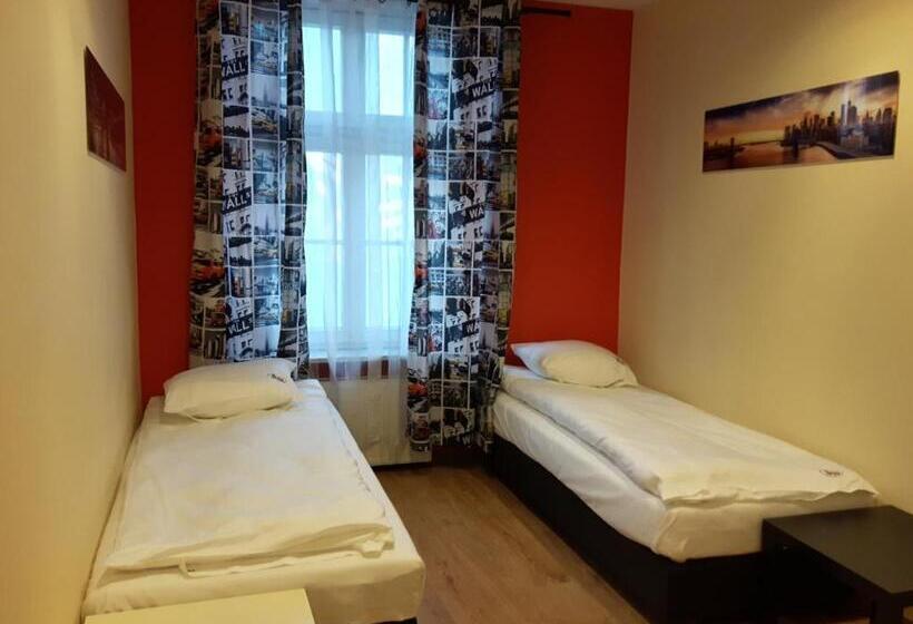 اتاق لوکس, 3 City Hostel